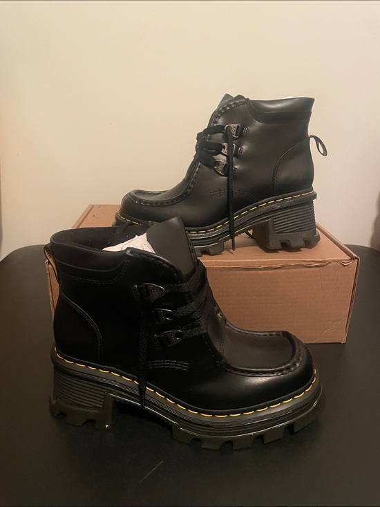 Dr. Martens Shoes - Dr. Martens Corran 3i Boot Women’s 10 JB